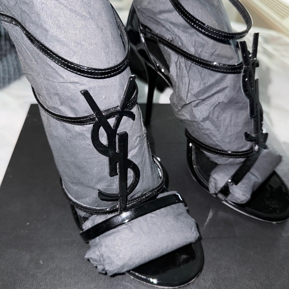 YSL CASSANDRA SANDALS IN PATENT LEATHER - Picture 6 of 17